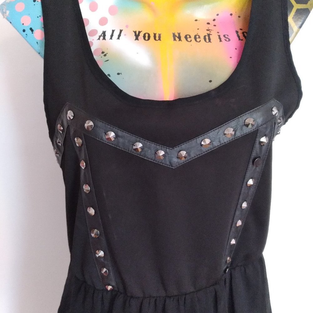 WOMANS CLOTHING - Picture 13 of 16